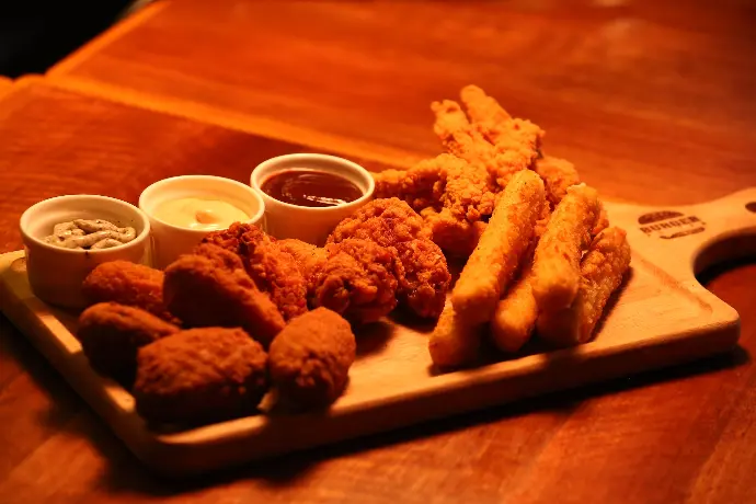 Snack Belge fried food on brown wooden tray